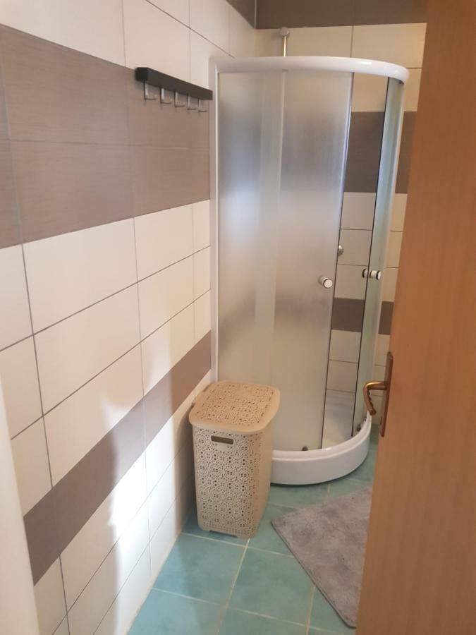Apartmani Andrej Udbina Kültér fotó