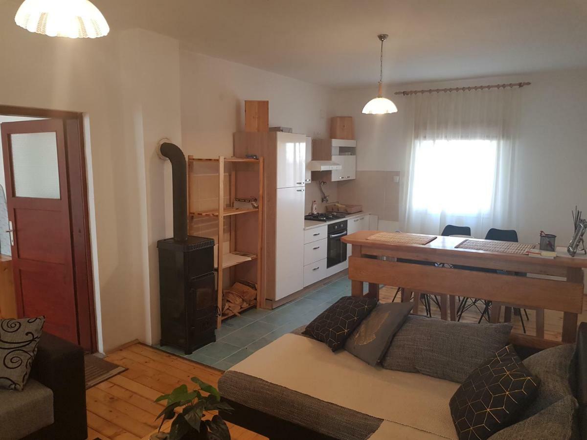 Apartmani Andrej Udbina Kültér fotó
