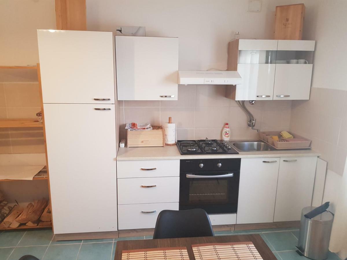 Apartmani Andrej Udbina Kültér fotó