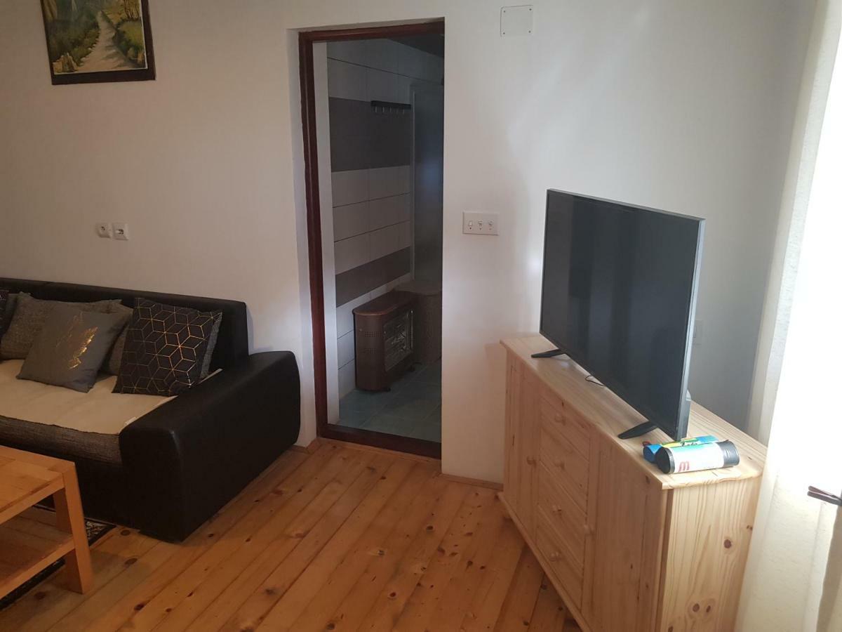 Apartmani Andrej Udbina Kültér fotó