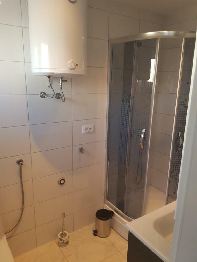 Apartmani Andrej Udbina Kültér fotó