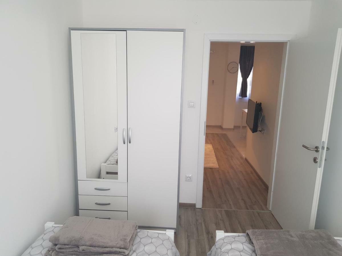 Apartmani Andrej Udbina Kültér fotó