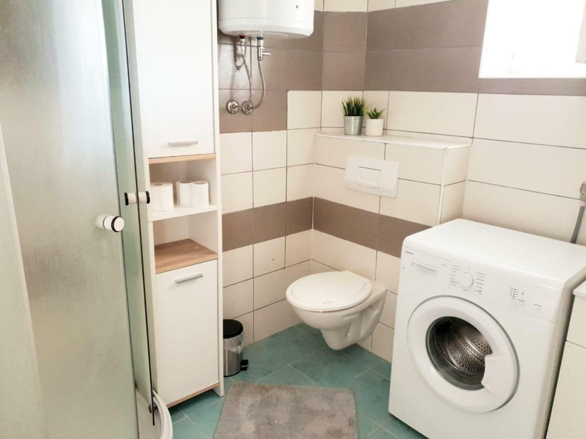 Apartmani Andrej Udbina Kültér fotó