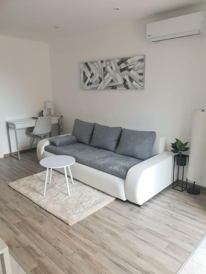 Apartmani Andrej Udbina Kültér fotó