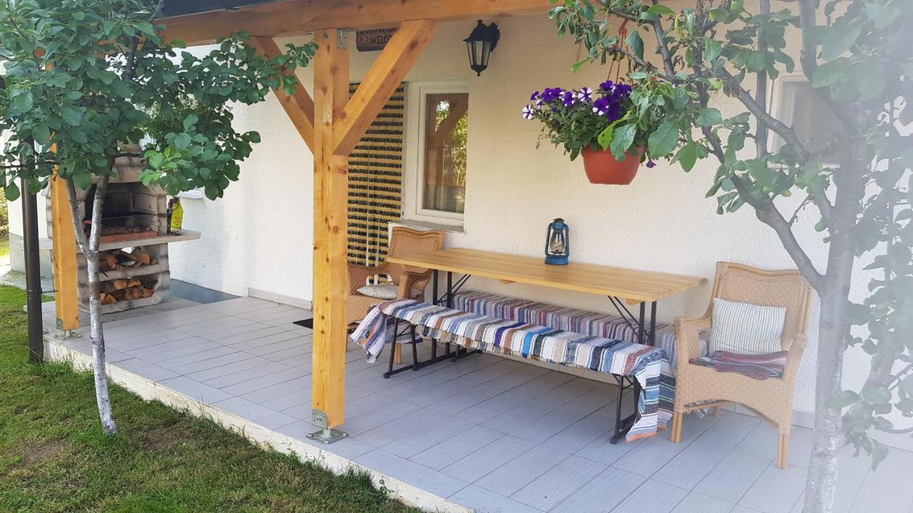 Apartmani Andrej Udbina Kültér fotó