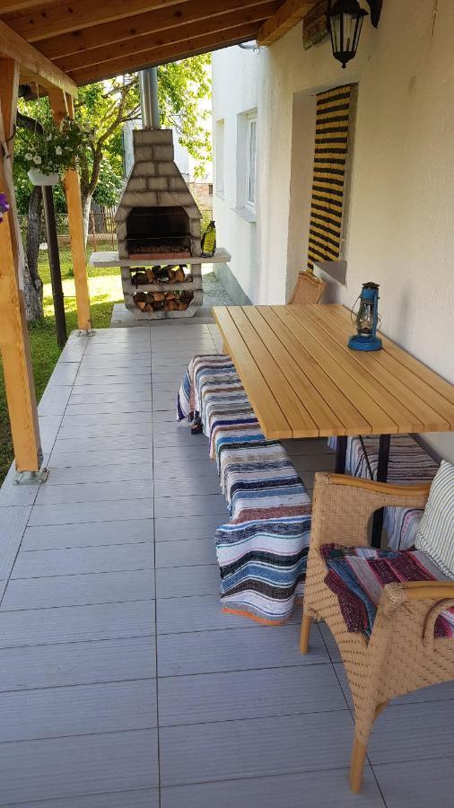 Apartmani Andrej Udbina Kültér fotó