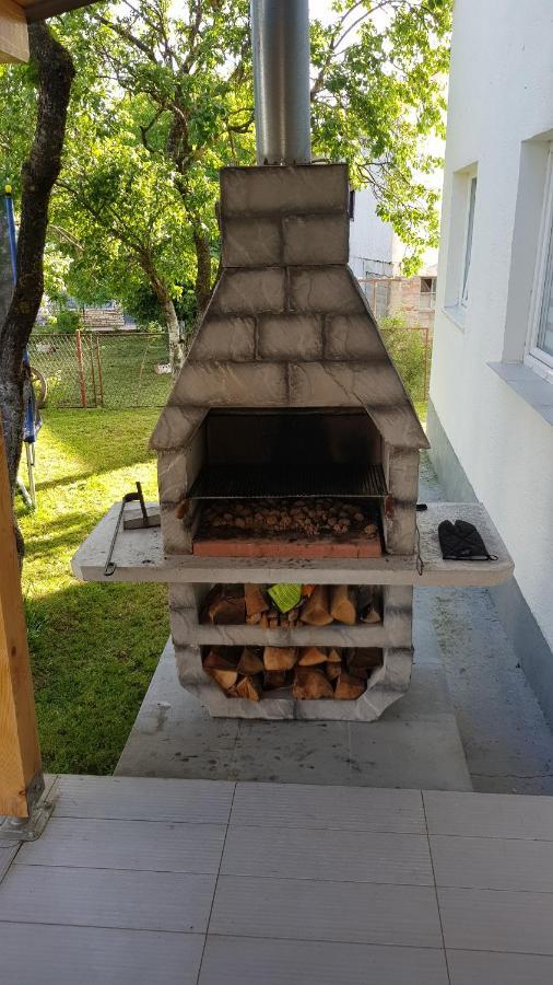Apartmani Andrej Udbina Kültér fotó
